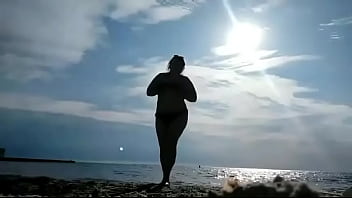 Sexy And Hot Mommy Playing On Public Beach Naked
